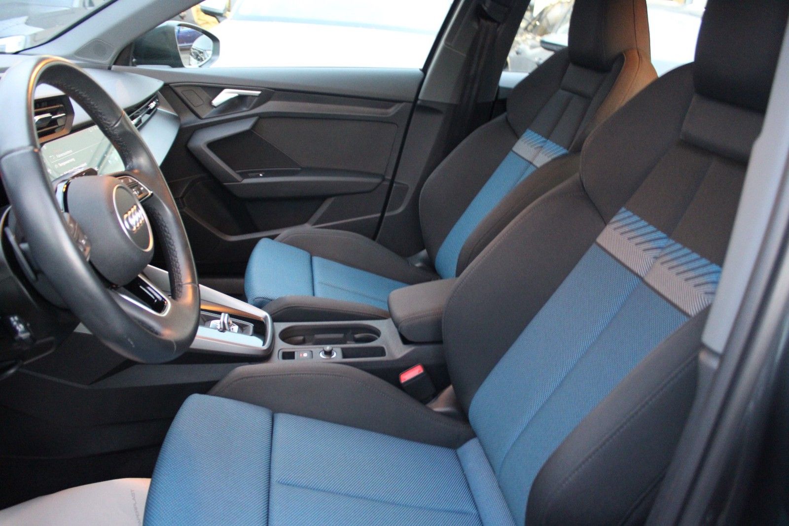 Audi A3 Sportback 35 TFSI advanced - Samsaru's Car Outlet
