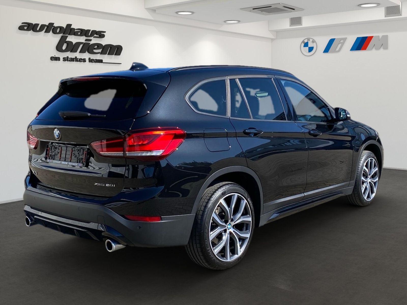 BMW X1 xDrive20i Sport Line - Samsaru's Car Outlet