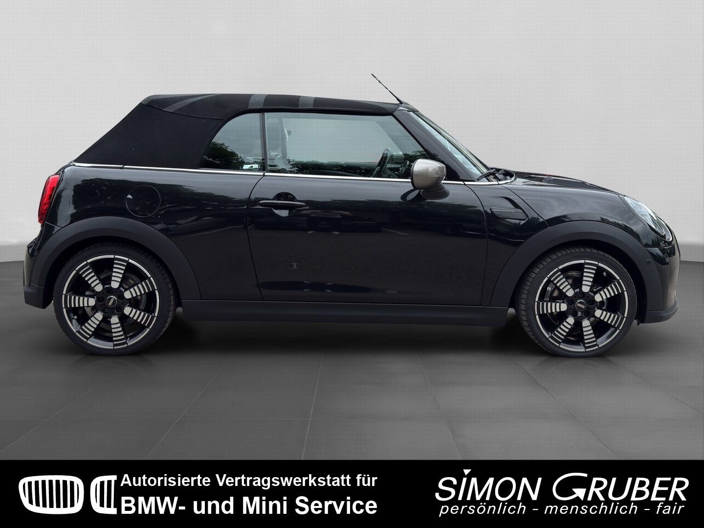 MINI Cabrio Cooper Premium+ - Samsaru's Car Outlet