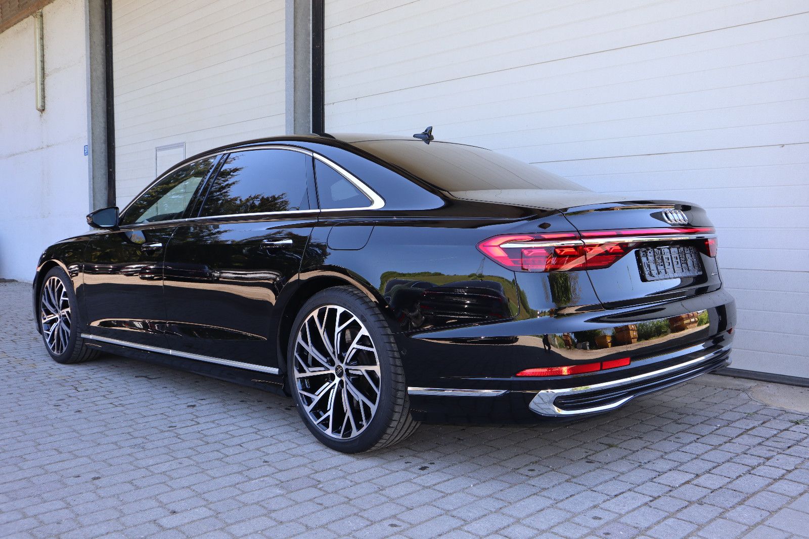 Audi A8L 60 TFSIe lang exclusive - Samsaru's Car Outlet