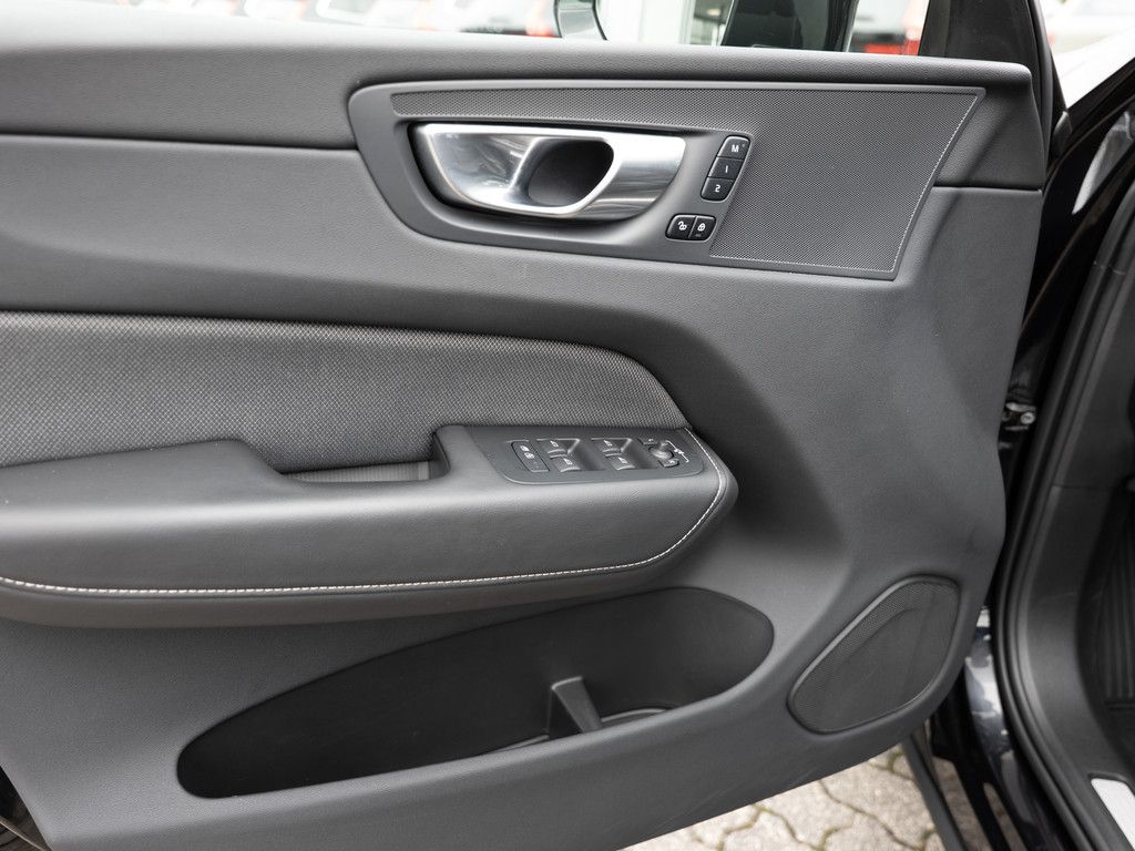 Volvo XC60 B5 AWD Plus Dark AHK KAMERA FACEL. LED PANO