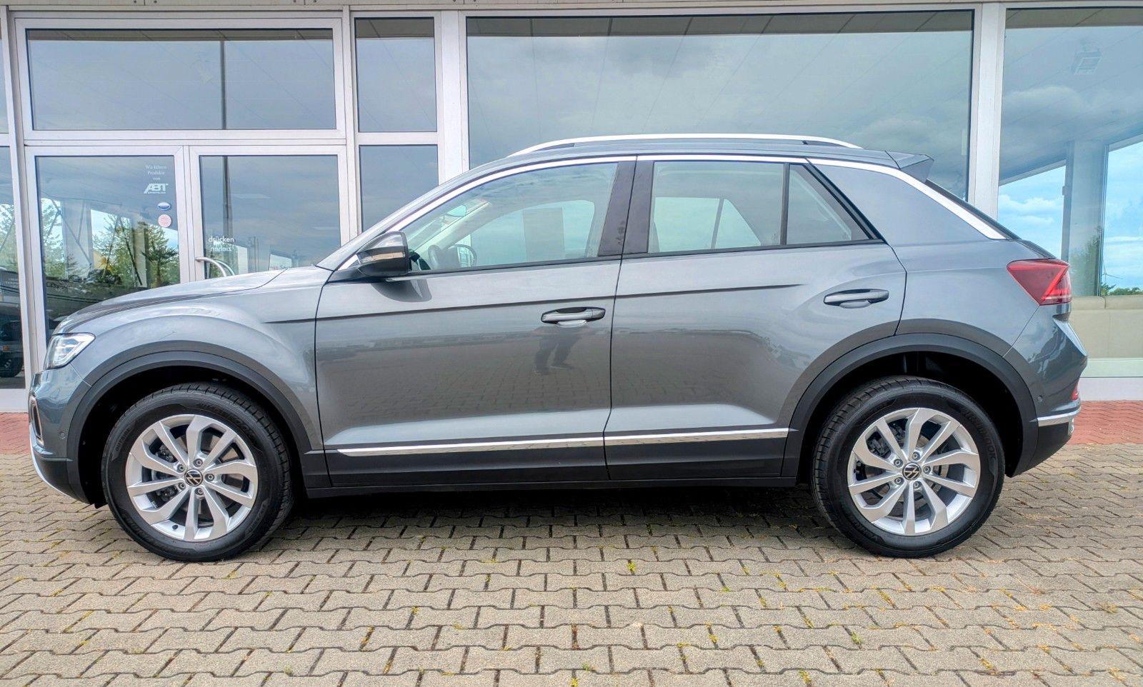 Volkswagen T-Roc Style 2.0 TDI DSG - Samsaru's Car Outlet