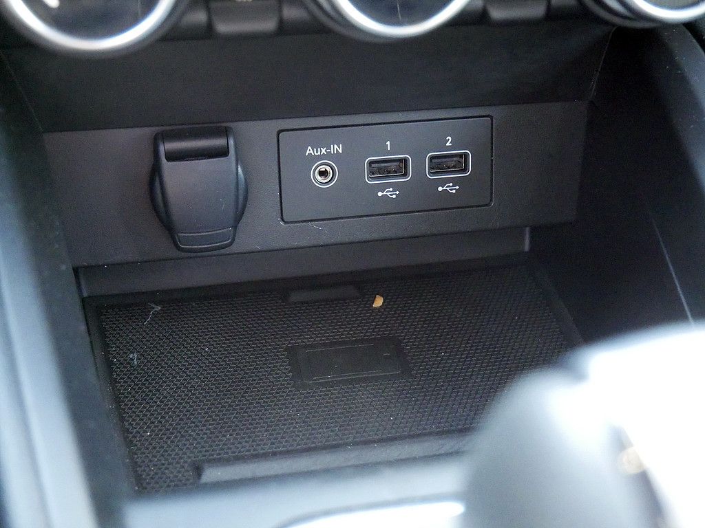 Renault Clio Intens TCe 130 EDC - Samsaru's Car Outlet