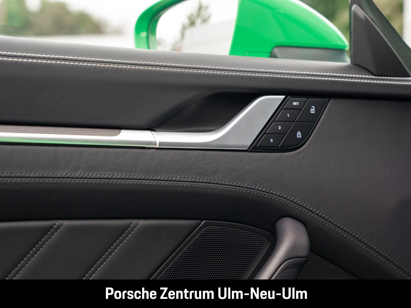 Porsche 992 911 Turbo S Pythongrün Sportabgasanlage LED
