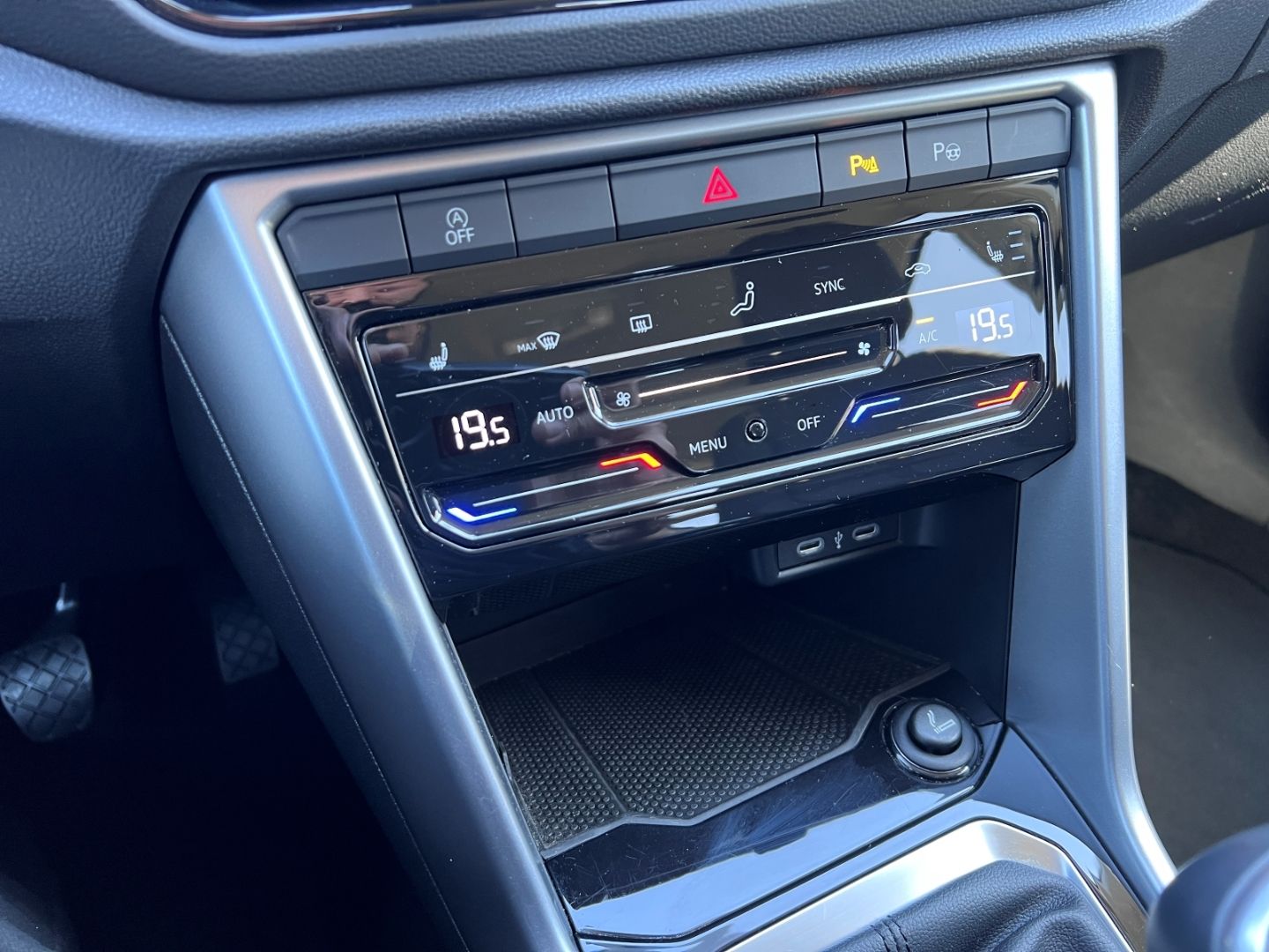 Volkswagen T-Roc 1.0 TSI Life - Samsaru's Car Outlet