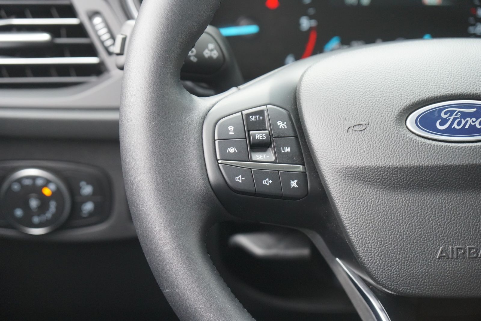 Ford Focus Turnier Aut. Active *Garantie*ACC*LED*