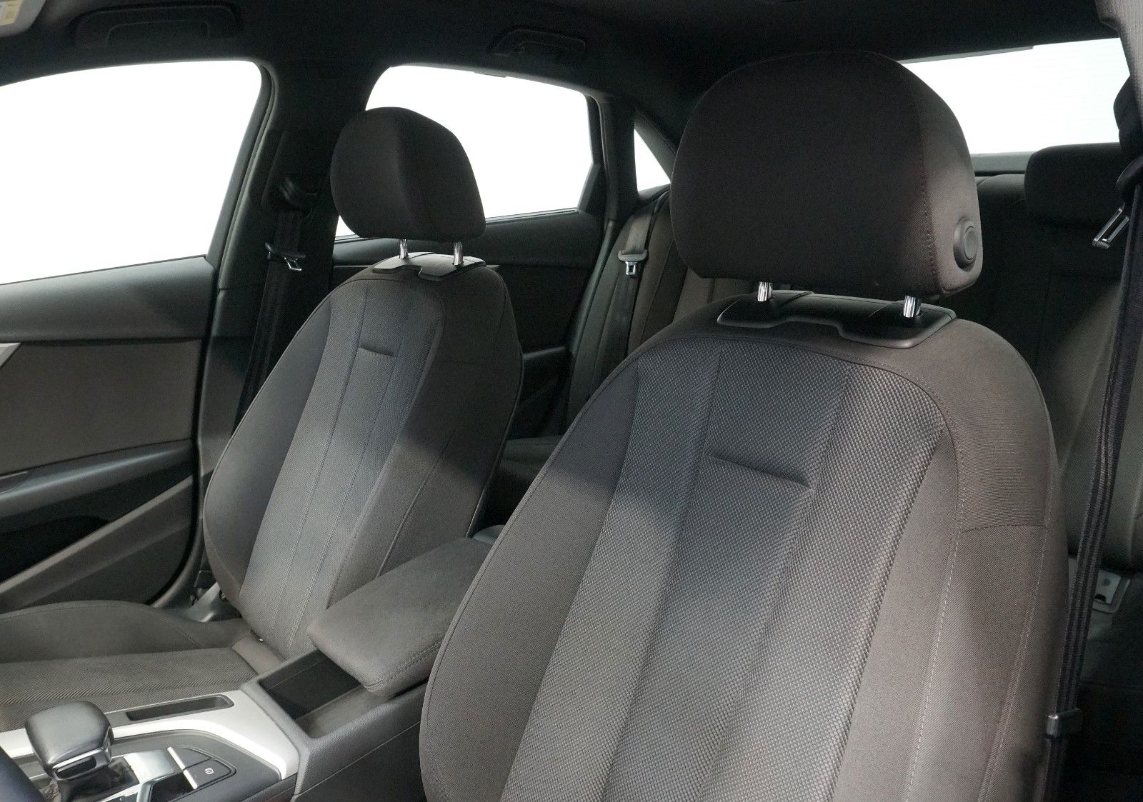 Audi A4 Lim. 40 TFSI S line - Samsaru's Car Outlet