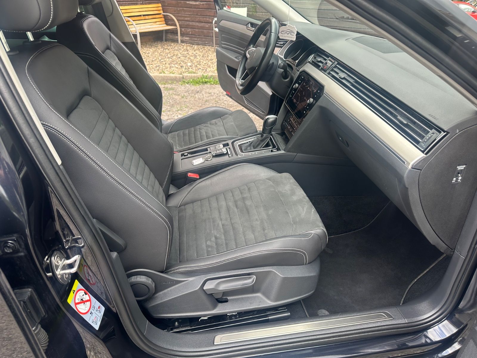 Volkswagen Passat Variant DSG Elegance - Samsaru's Car Outlet