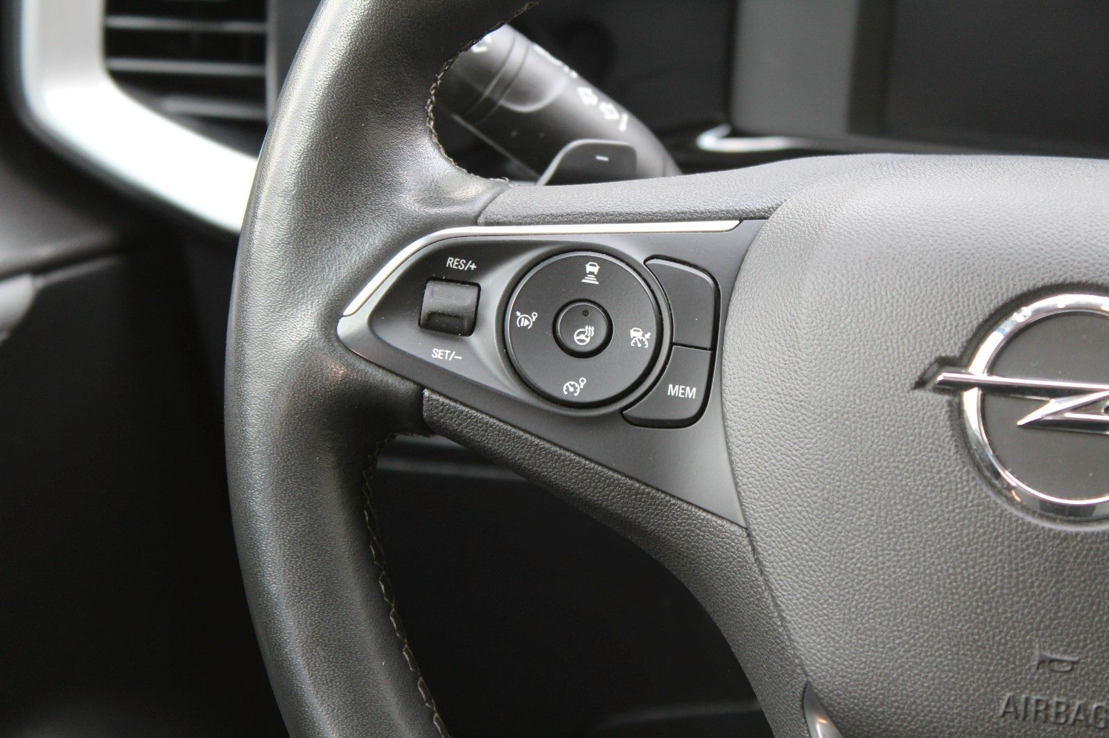 Opel Mokka Elegance - Samsaru's Car Outlet