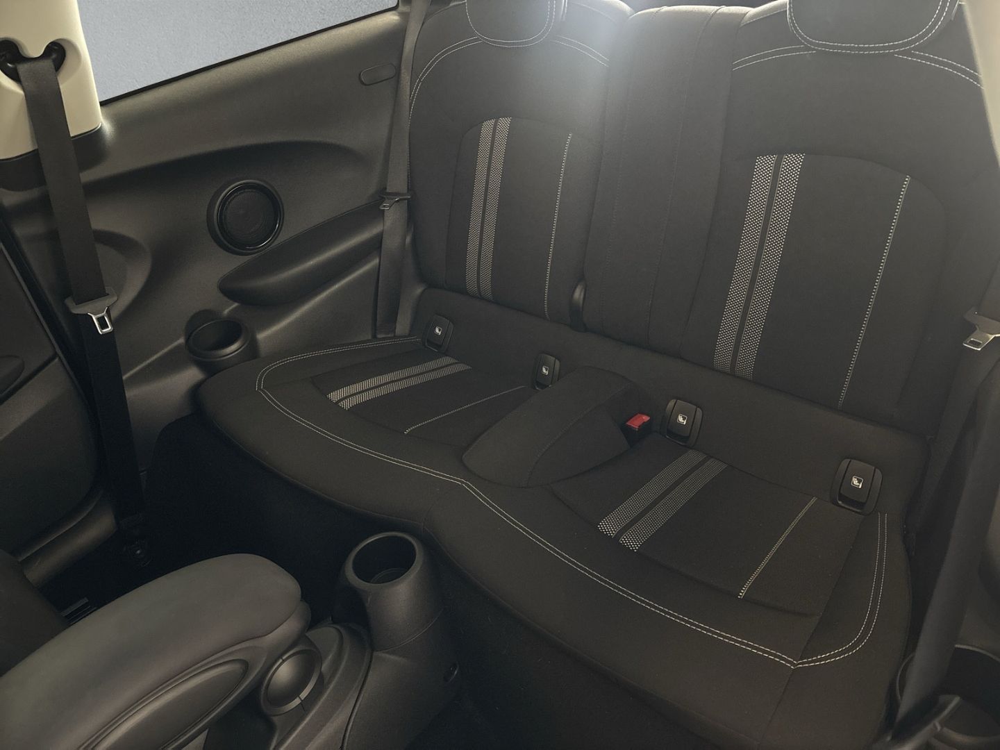 MINI Cooper SE Essential Trim - Samsaru's Car Outlet