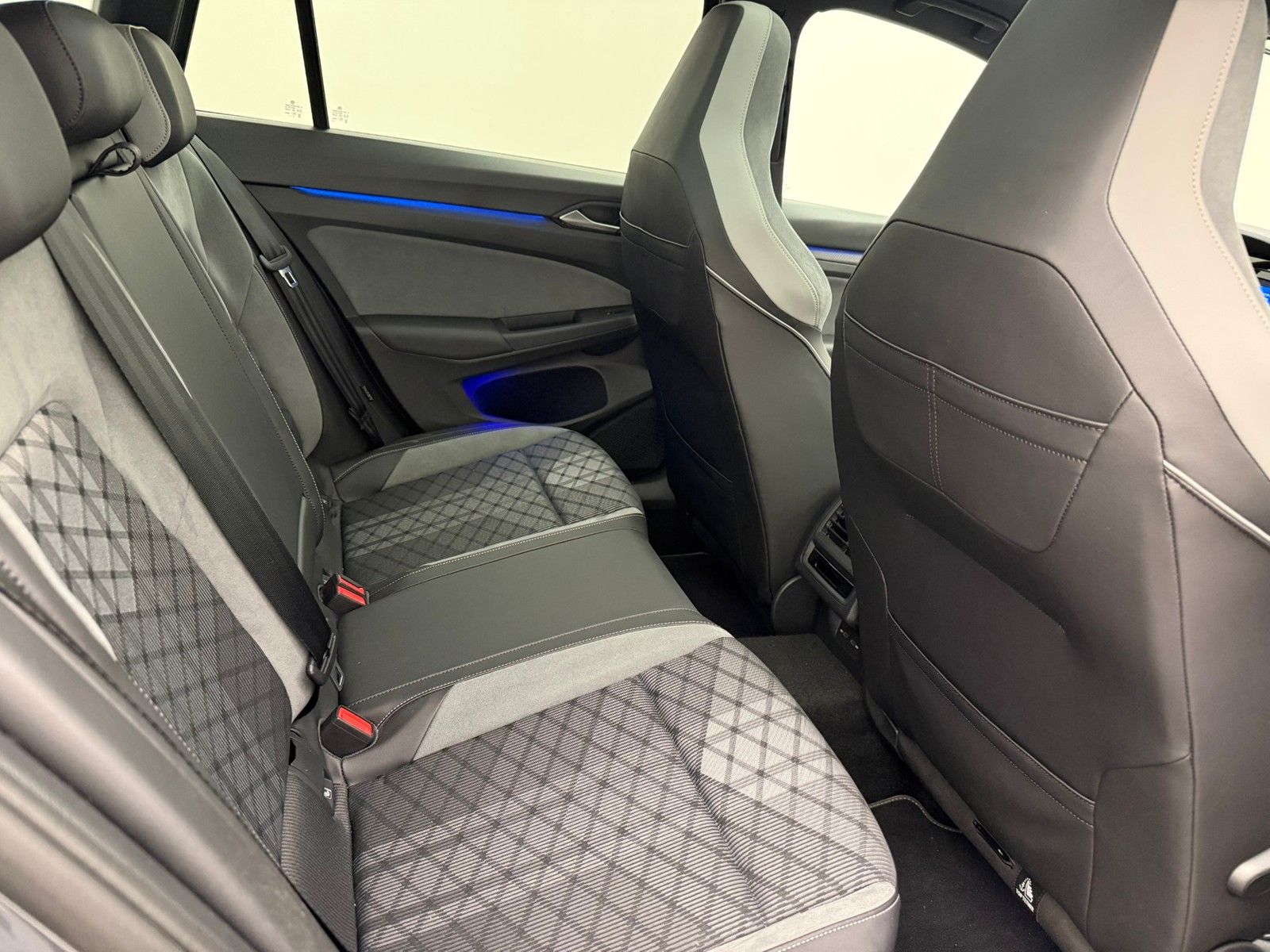 Volkswagen Golf Variant 2.0 TSI DSG 4M R-Line BlackPanoAHK