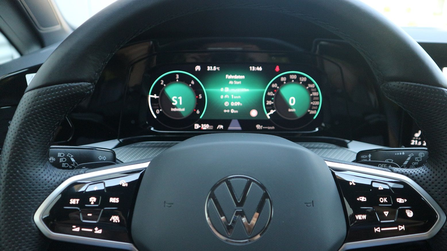 Volkswagen Golf R-Line - Samsaru's Car Outlet
