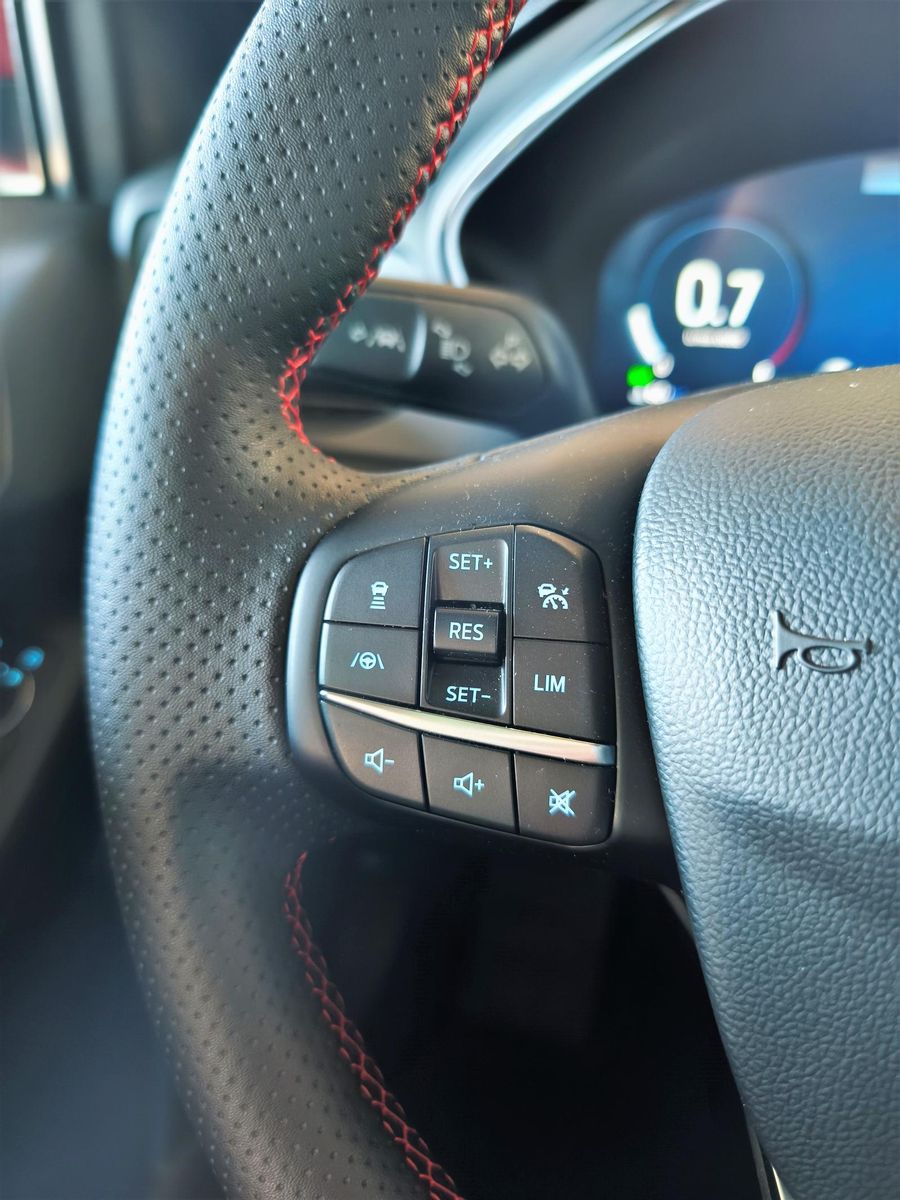 Ford Focus Turnier 1.5 E.Blue Aut. ST-Line X Pano,B&O