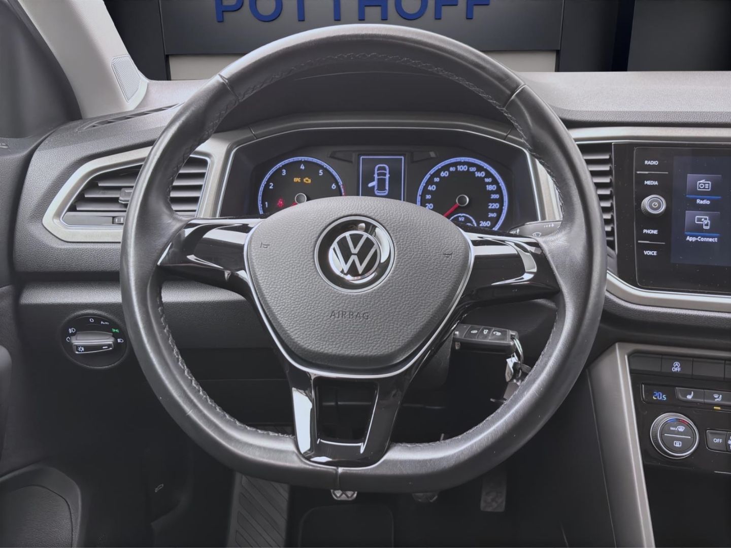 Volkswagen T-Roc 1.0 TSI STYLE - Samsaru's Car Outlet