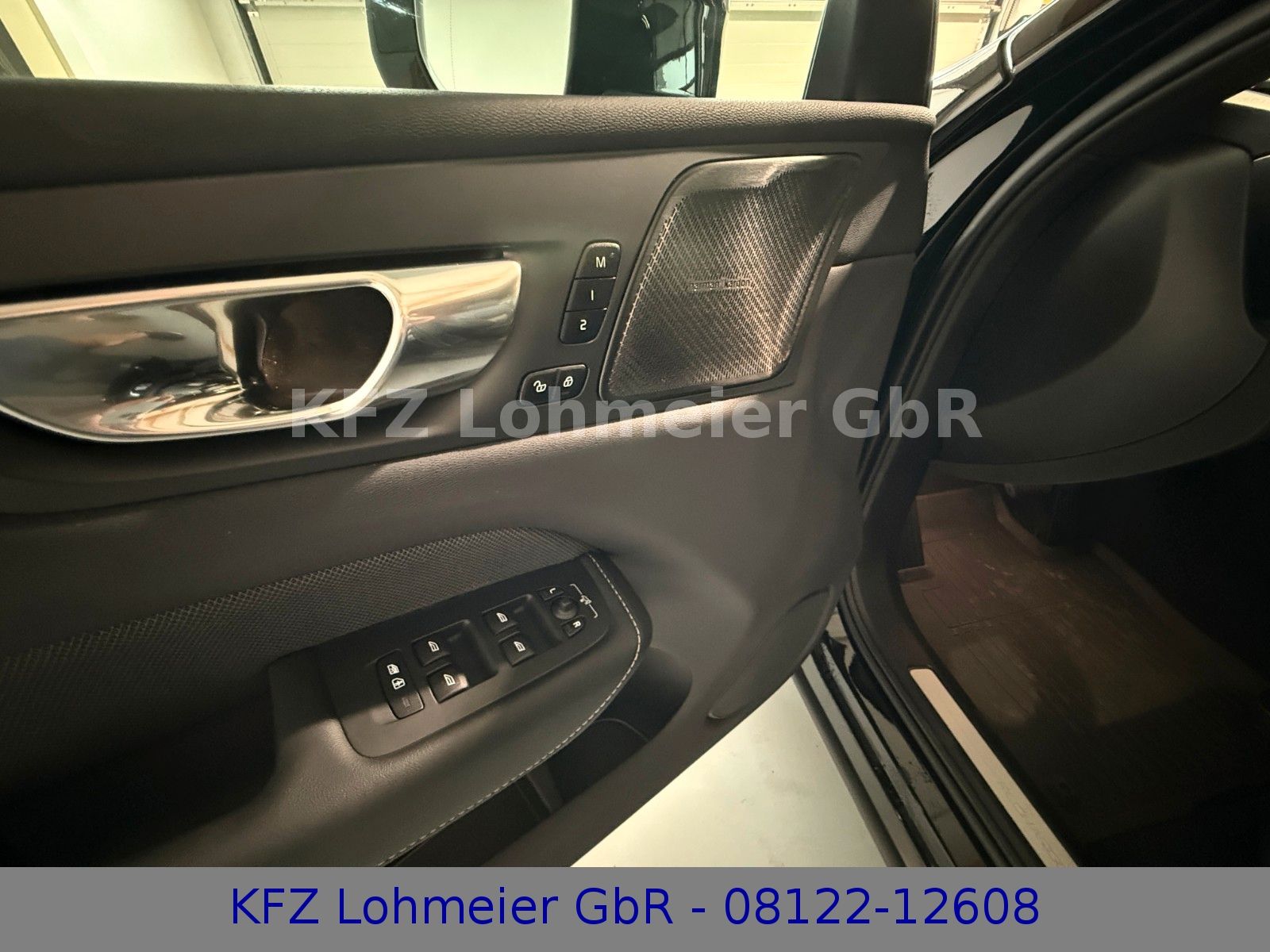 Volvo XC60 R Design Recharge Plug-In Hybrid AWD *Voll*