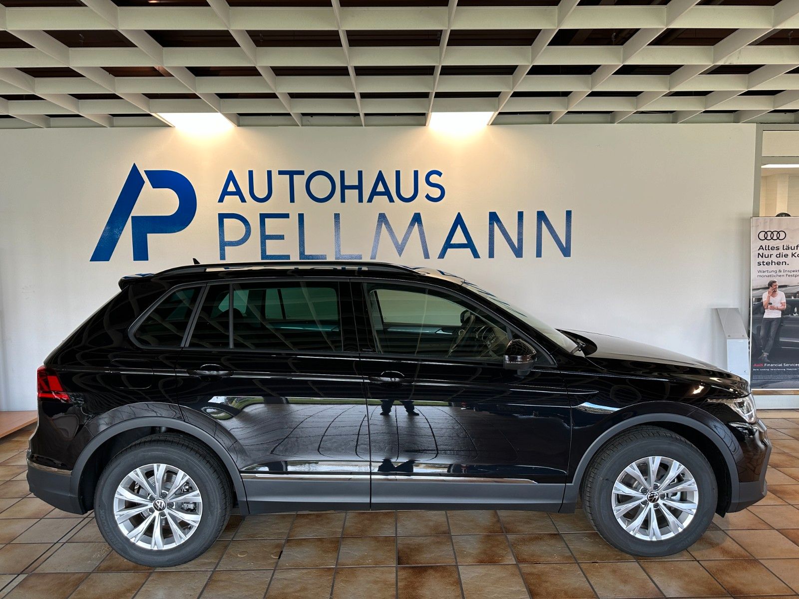 Volkswagen Tiguan 1.5 TSI DSG Life - Samsaru's Car Outlet
