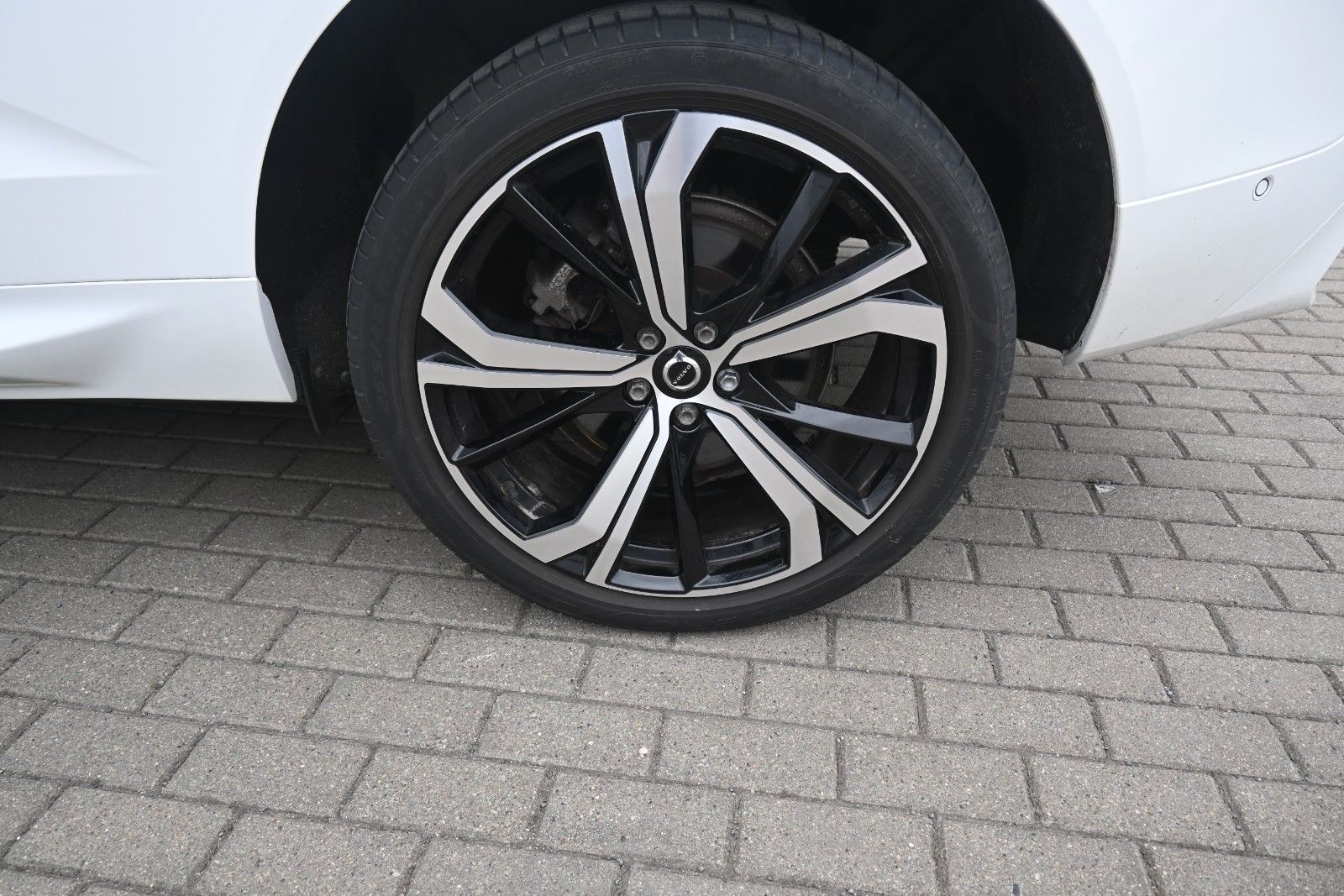 Volvo XC60 T8 PHEV Ultimate Dark*LUFT*360°*ACC*AHK*