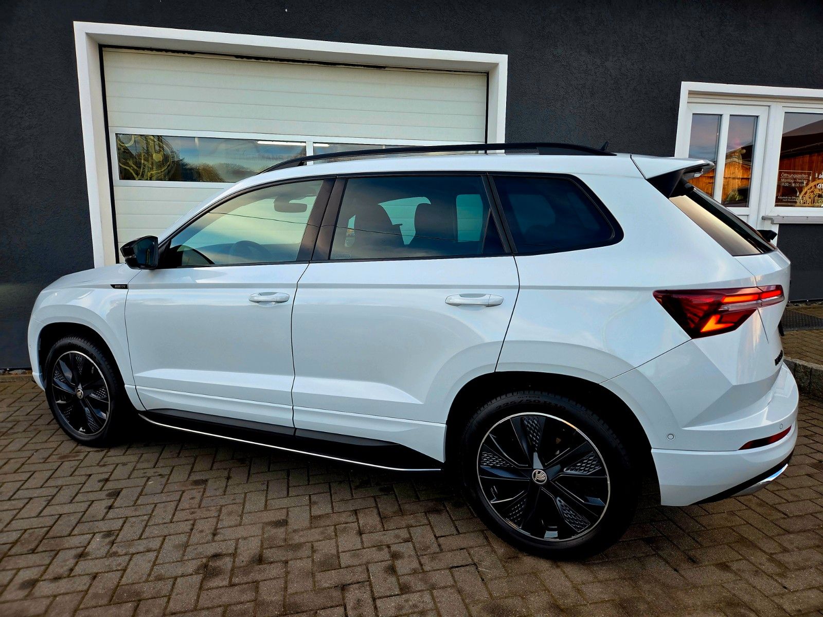 Skoda Karoq Sportline 4x4 DSG*STHEIZ*AHK*VOLL*WG-2029*