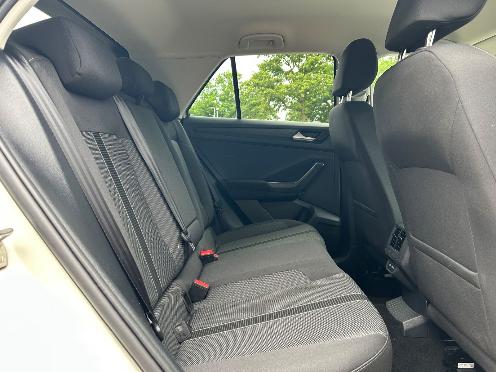 Volkswagen T-Roc 1.0 TSI Life - Samsaru's Car Outlet