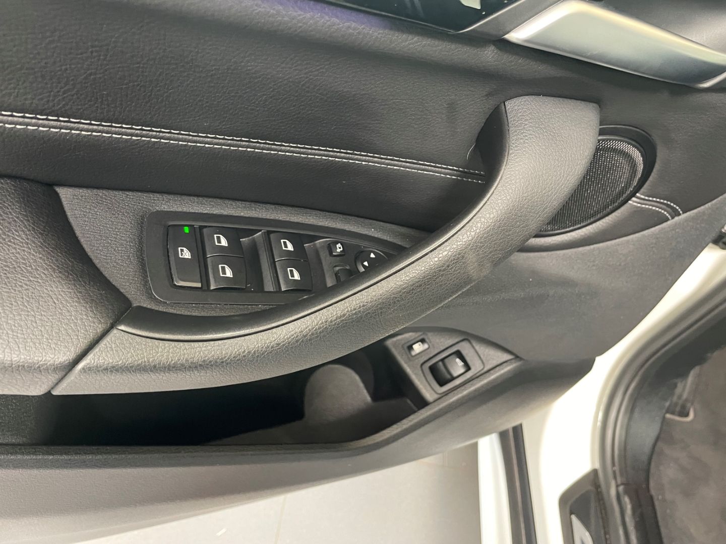 BMW X1 xDrive 25e Sport Line - Samsaru's Car Outlet