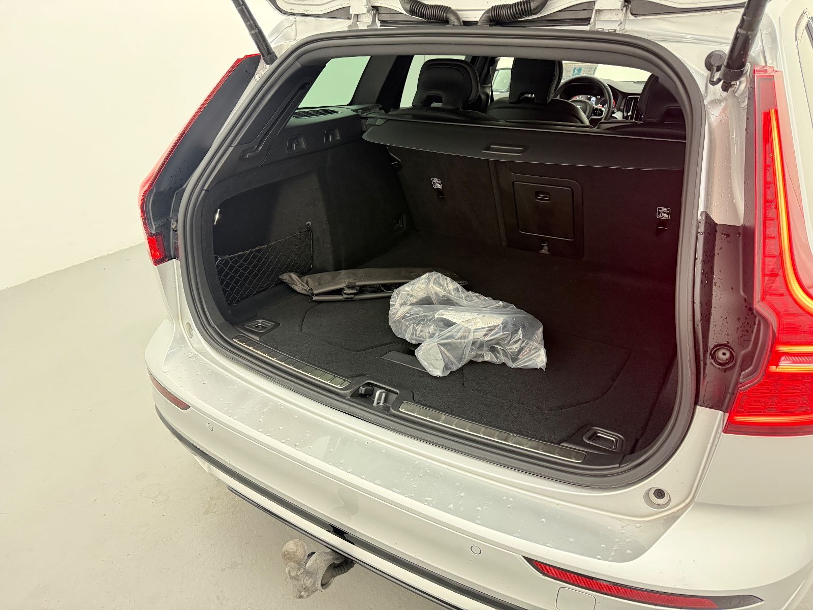 Volvo V60 Kombi Plus Dark Recharge Plug-In Hybrid AWD