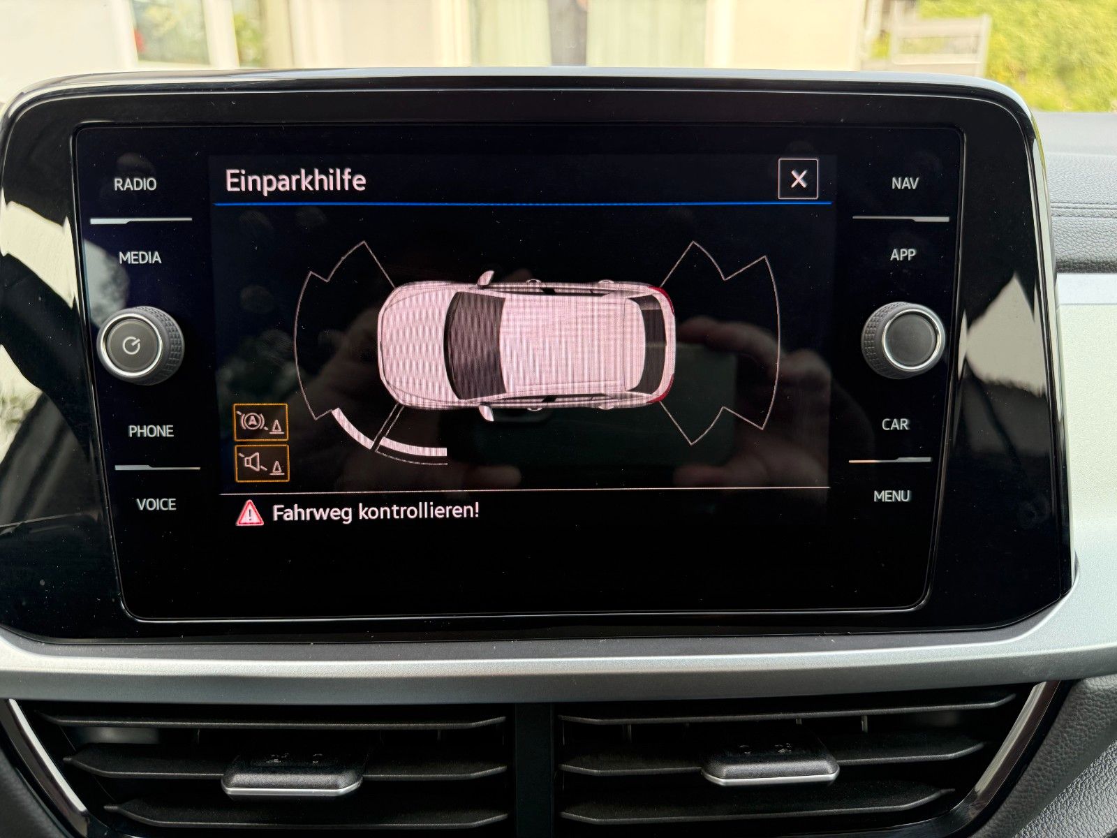Volkswagen T-Roc Life - Samsaru's Car Outlet