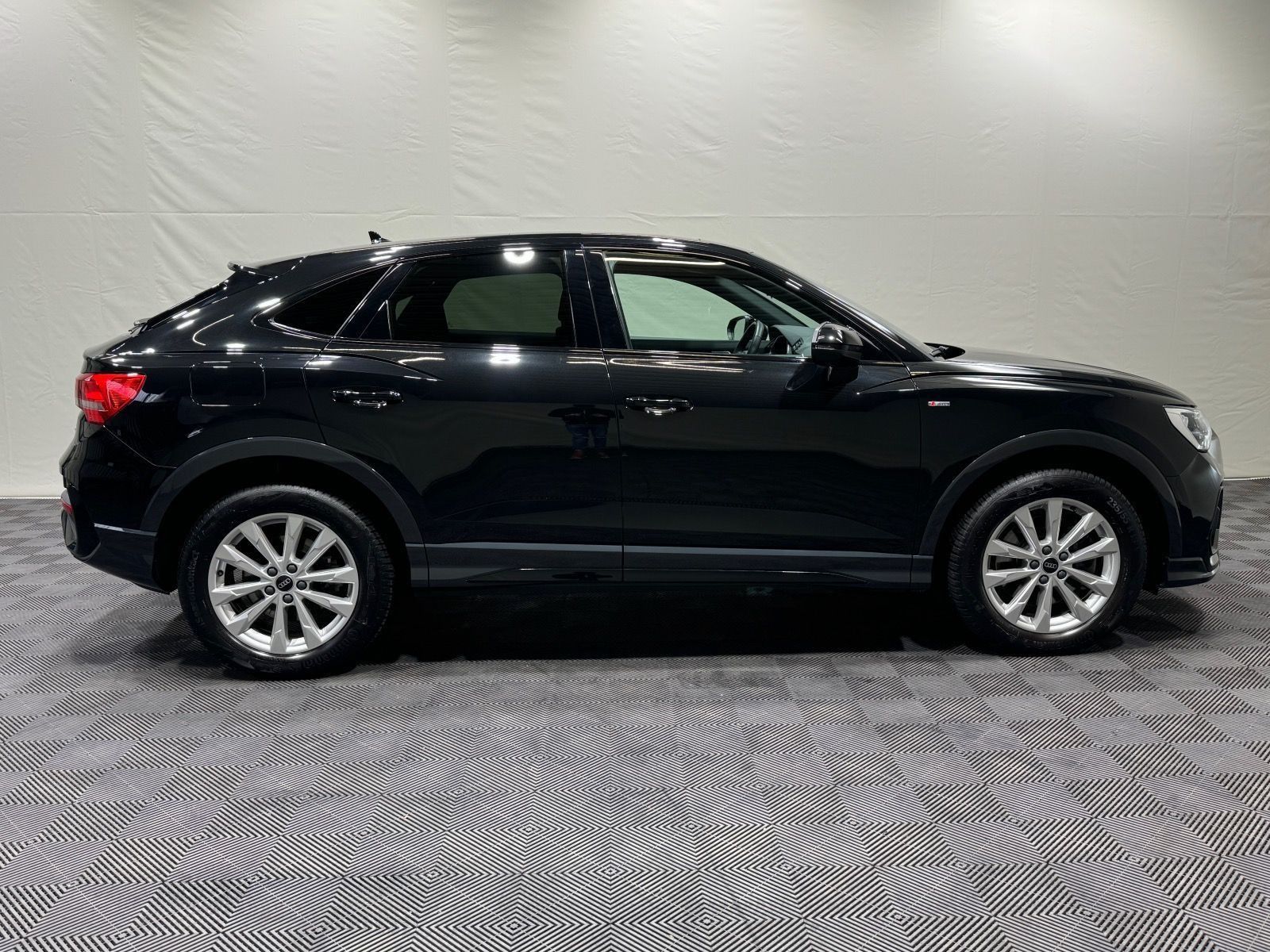 Audi Q3 Sportback 40 TFSI quattro S-Line - Samsaru's Car Outlet