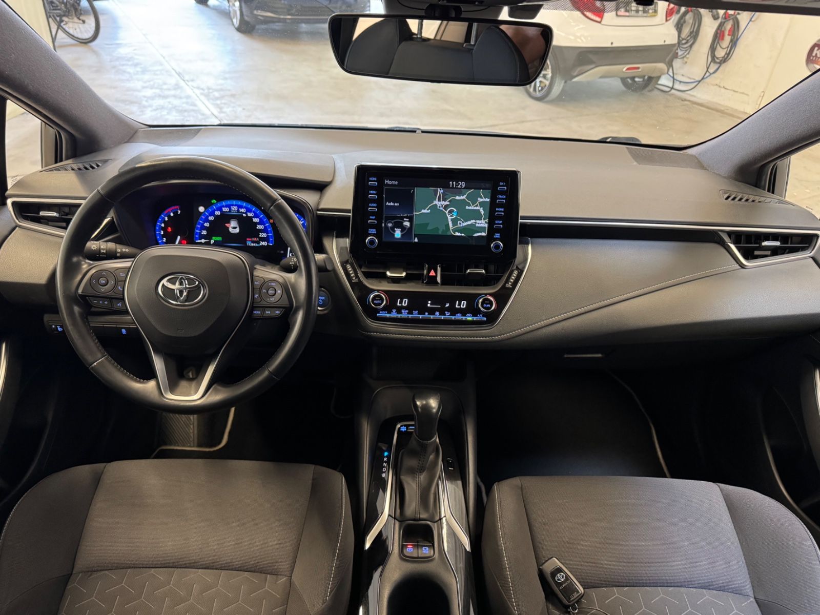 Toyota Corolla 1.8 Hybrid Business Edition - Samsaru's Car Outlet