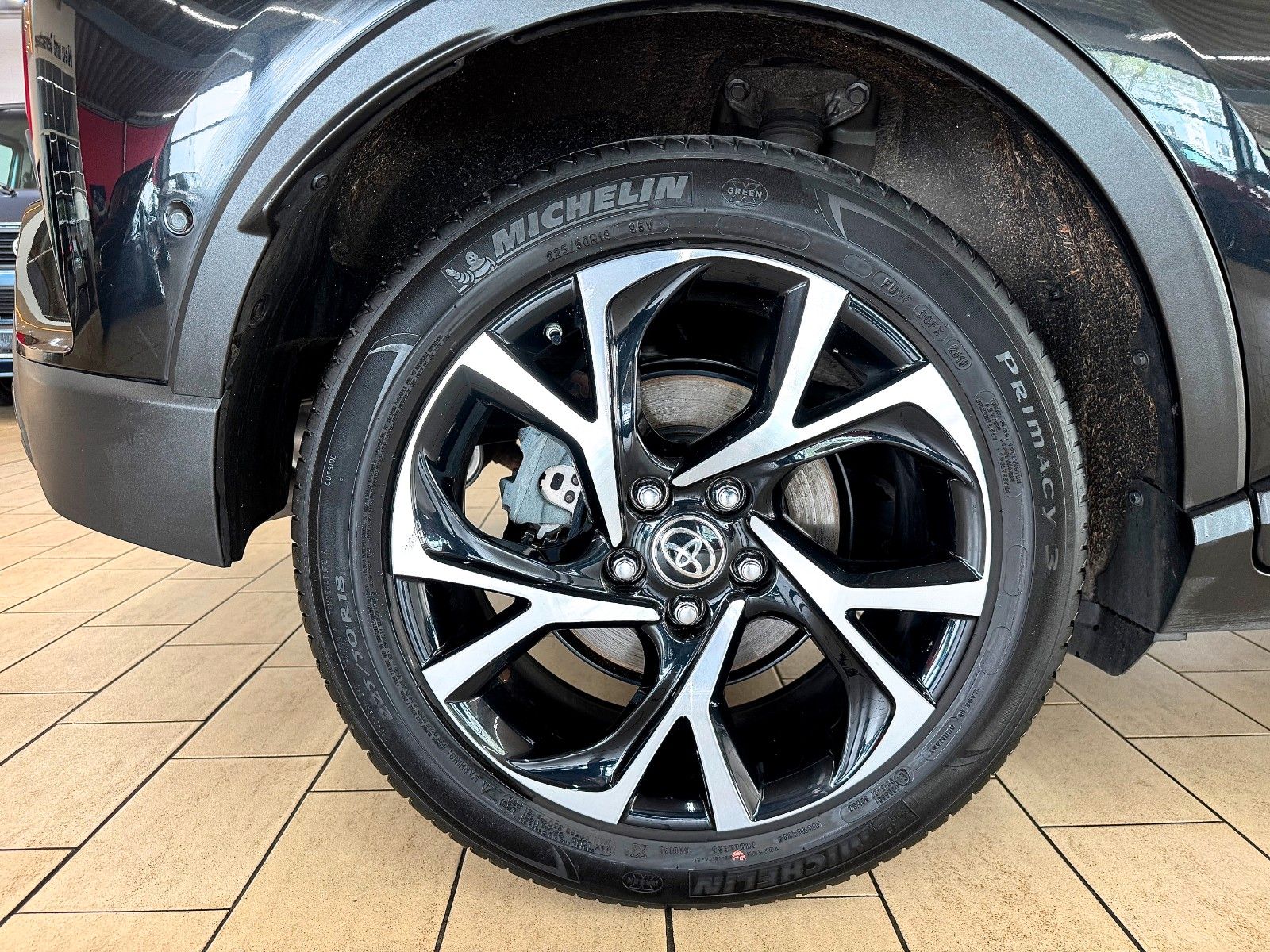 Toyota C-HR 2.0 Hybrid - Samsaru's Car Outlet