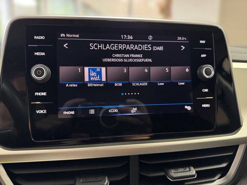Volkswagen T-Roc 1.5 TSI Move - Samsaru's Car Outlet