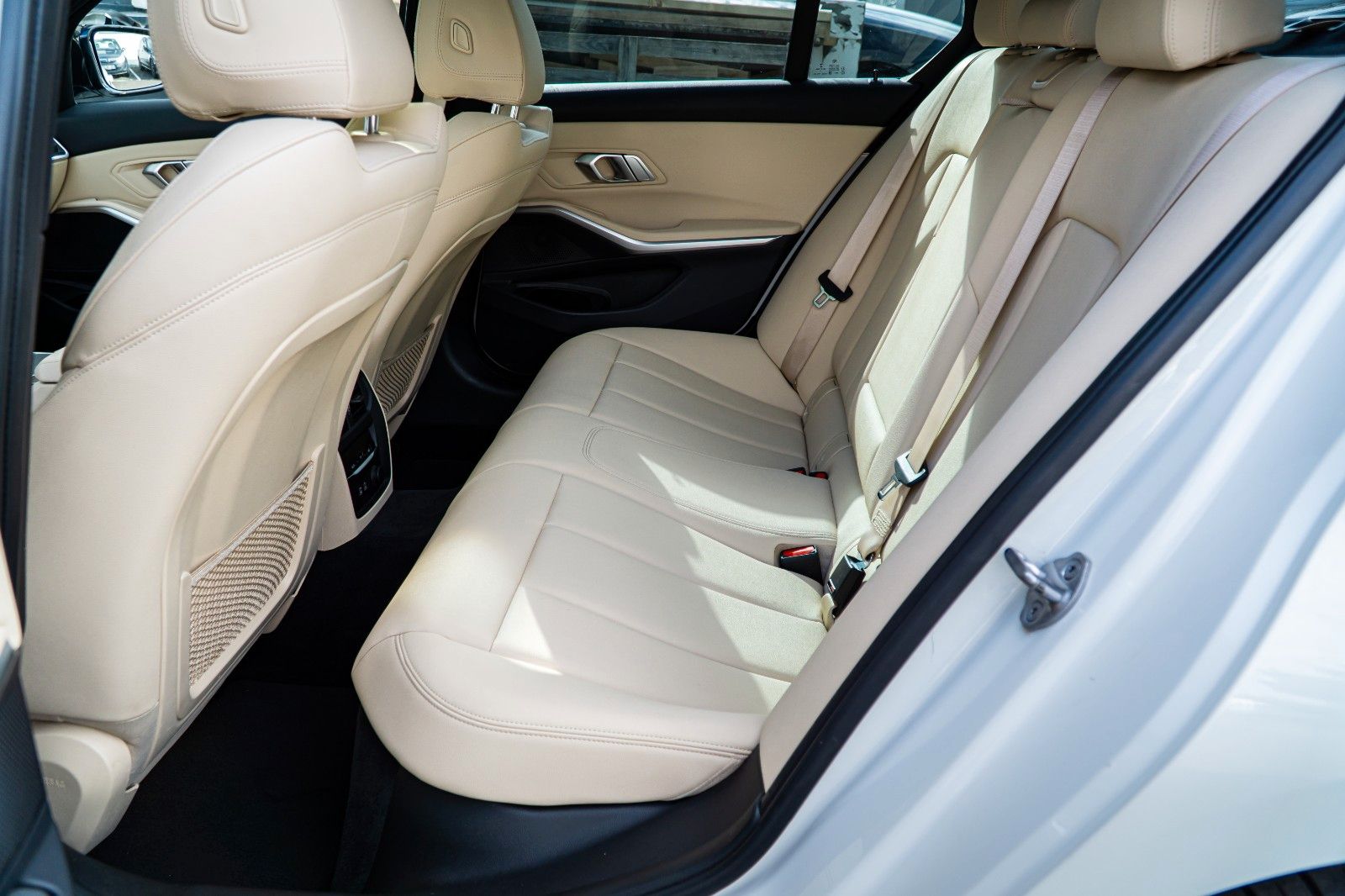 BMW 330i MSport - Samsaru's Car Outlet