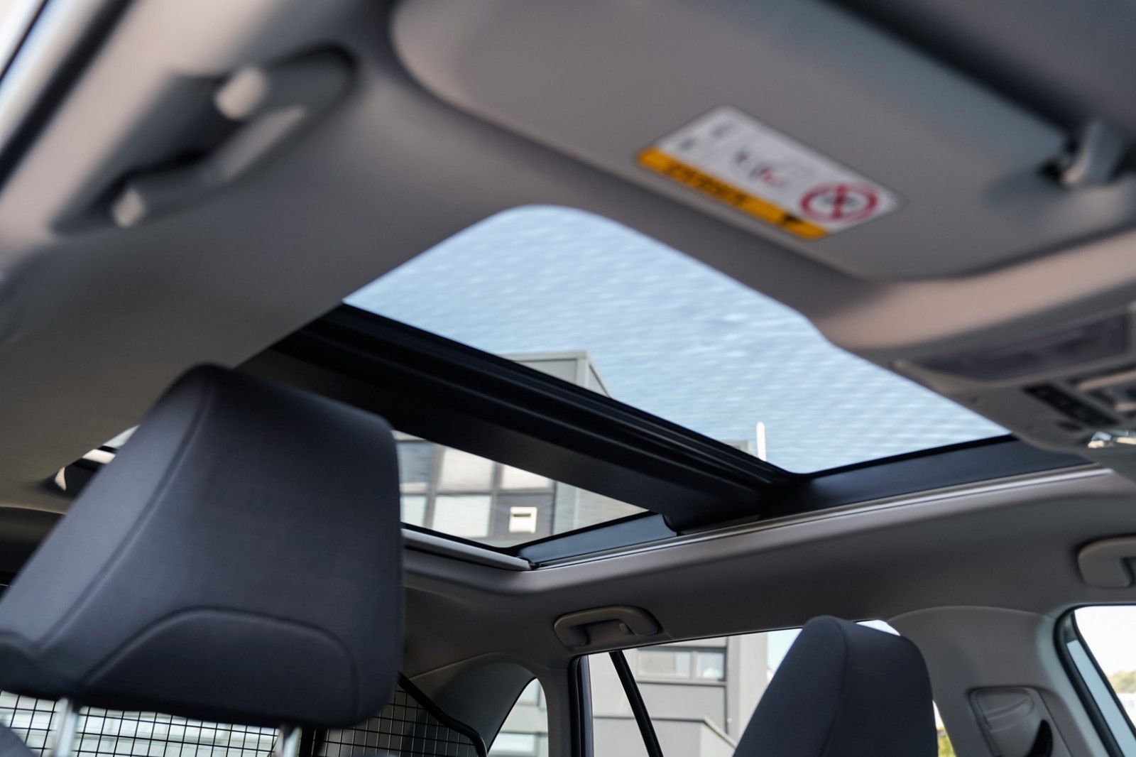 Toyota RAV4 Hybrid 4x4 - Samsaru's Car Outlet