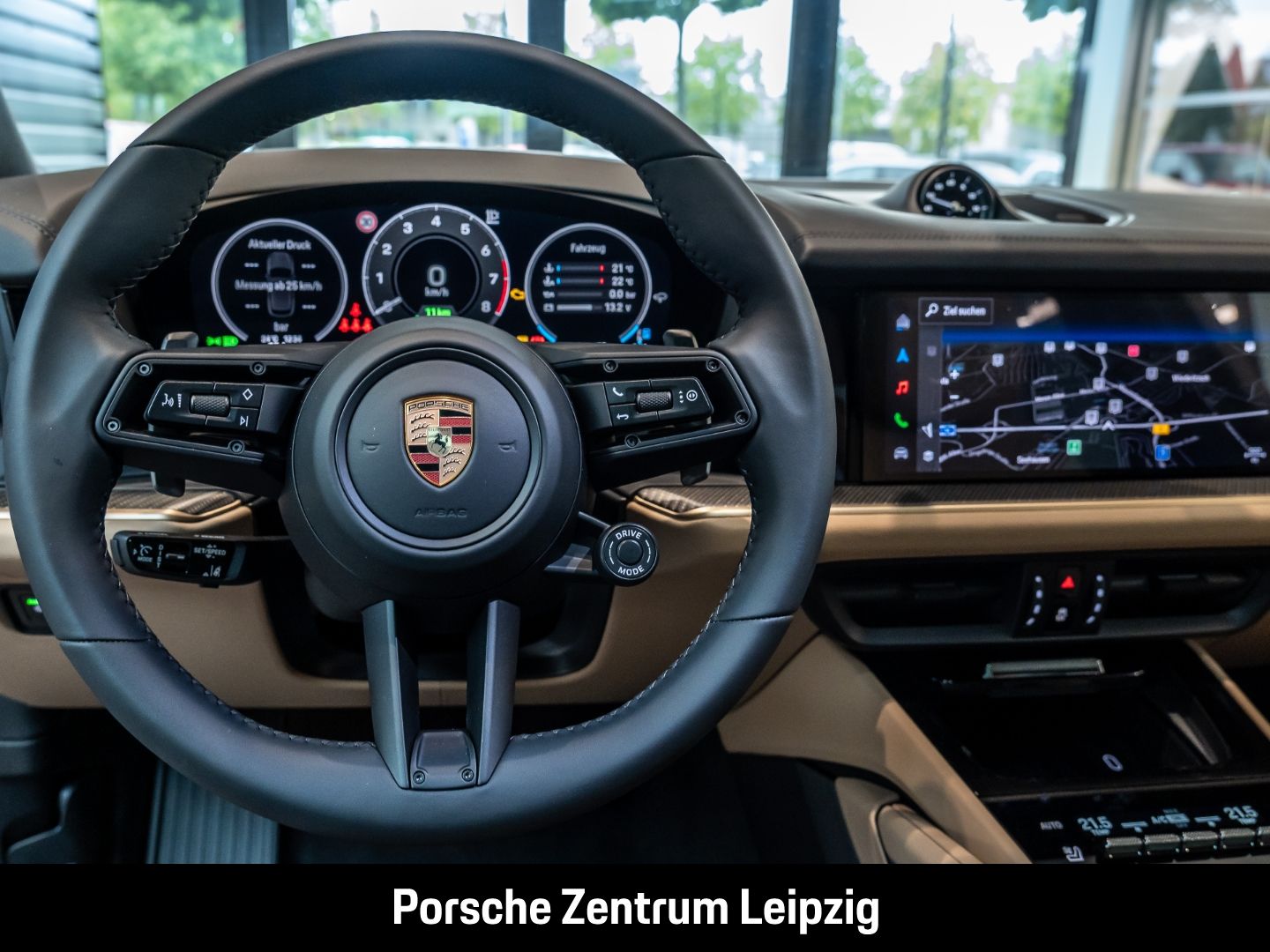 Porsche Cayenne E-Hybrid Dunkelolive Massage Sportabgas