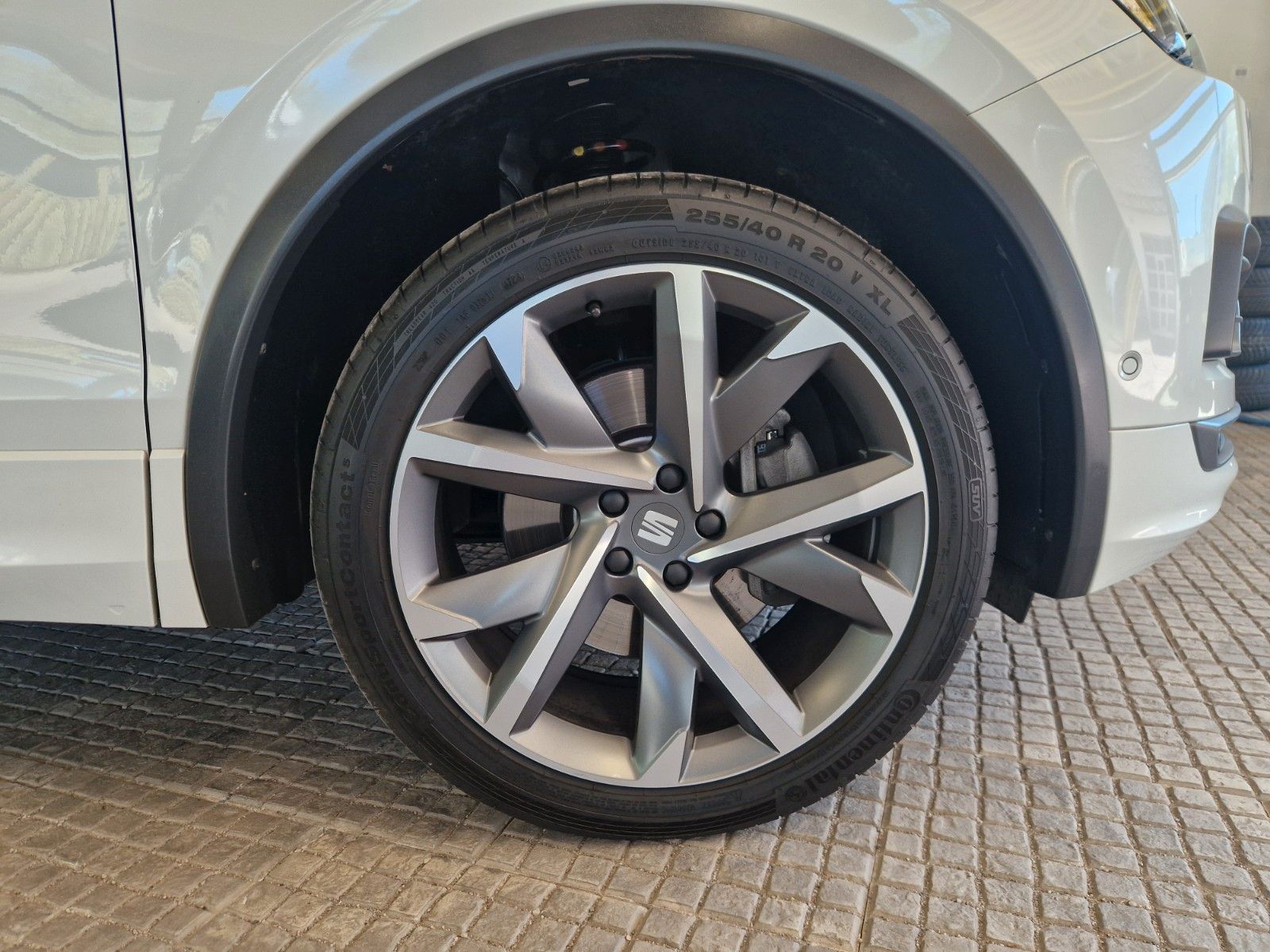 Seat Tarraco FR 2.0 TDI 4Drive DSG beats AHK Standhei