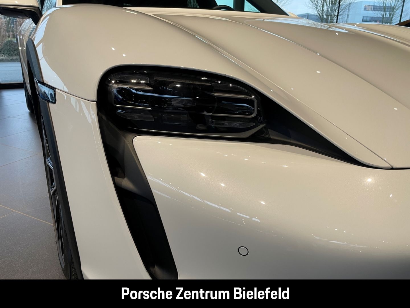 Porsche Taycan 4 Cross Turismo Panorama Surround-View