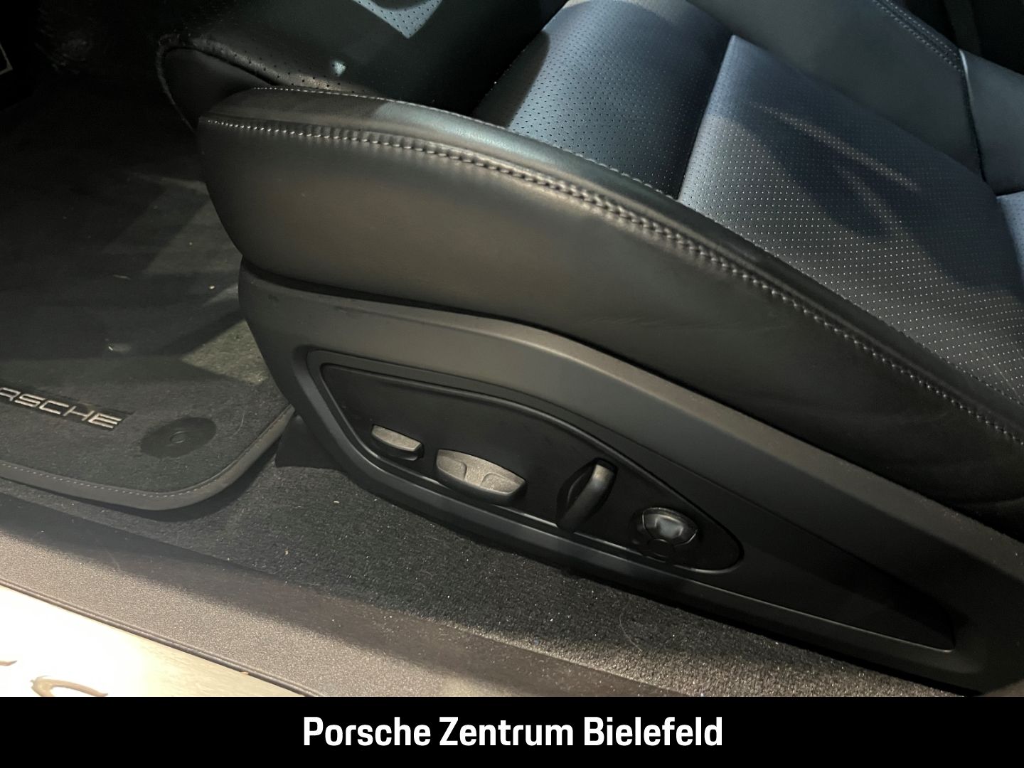Porsche Taycan 4S LED-Matrix BOSE Panorama Luftfederung