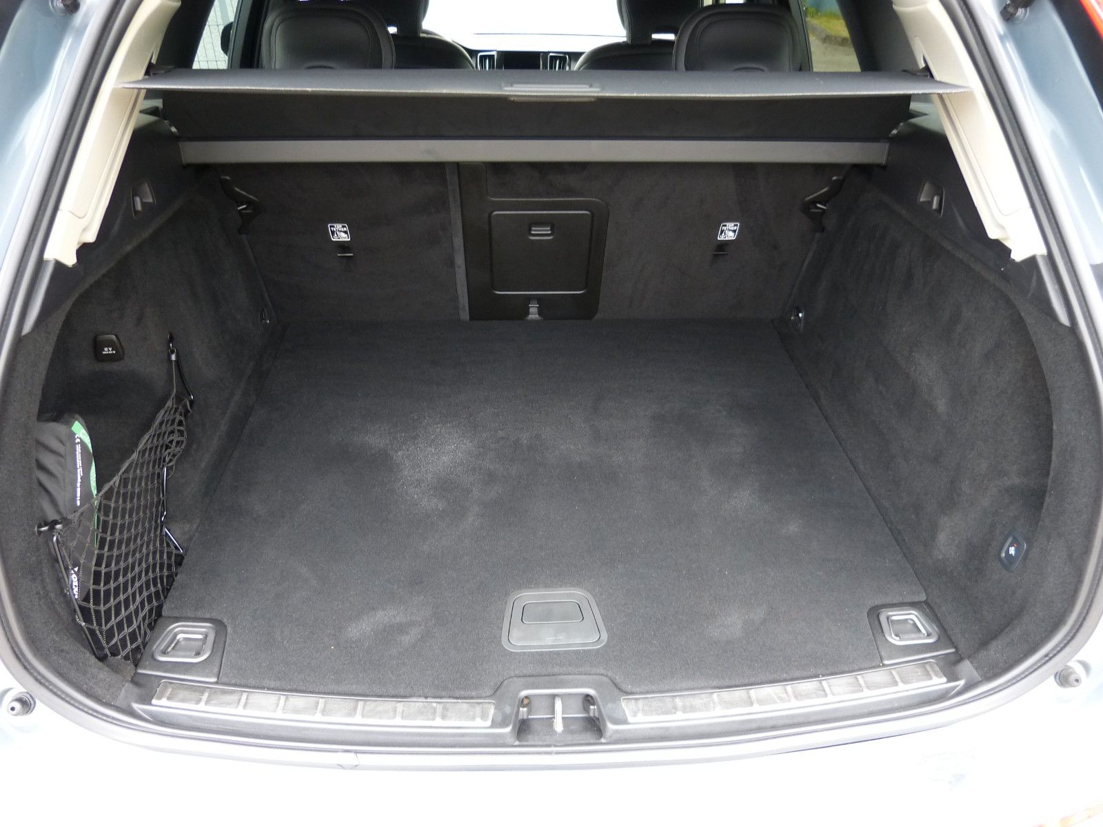 Volvo XC60 B4 Plus Dark AWD StdHz*ACC*AHK
