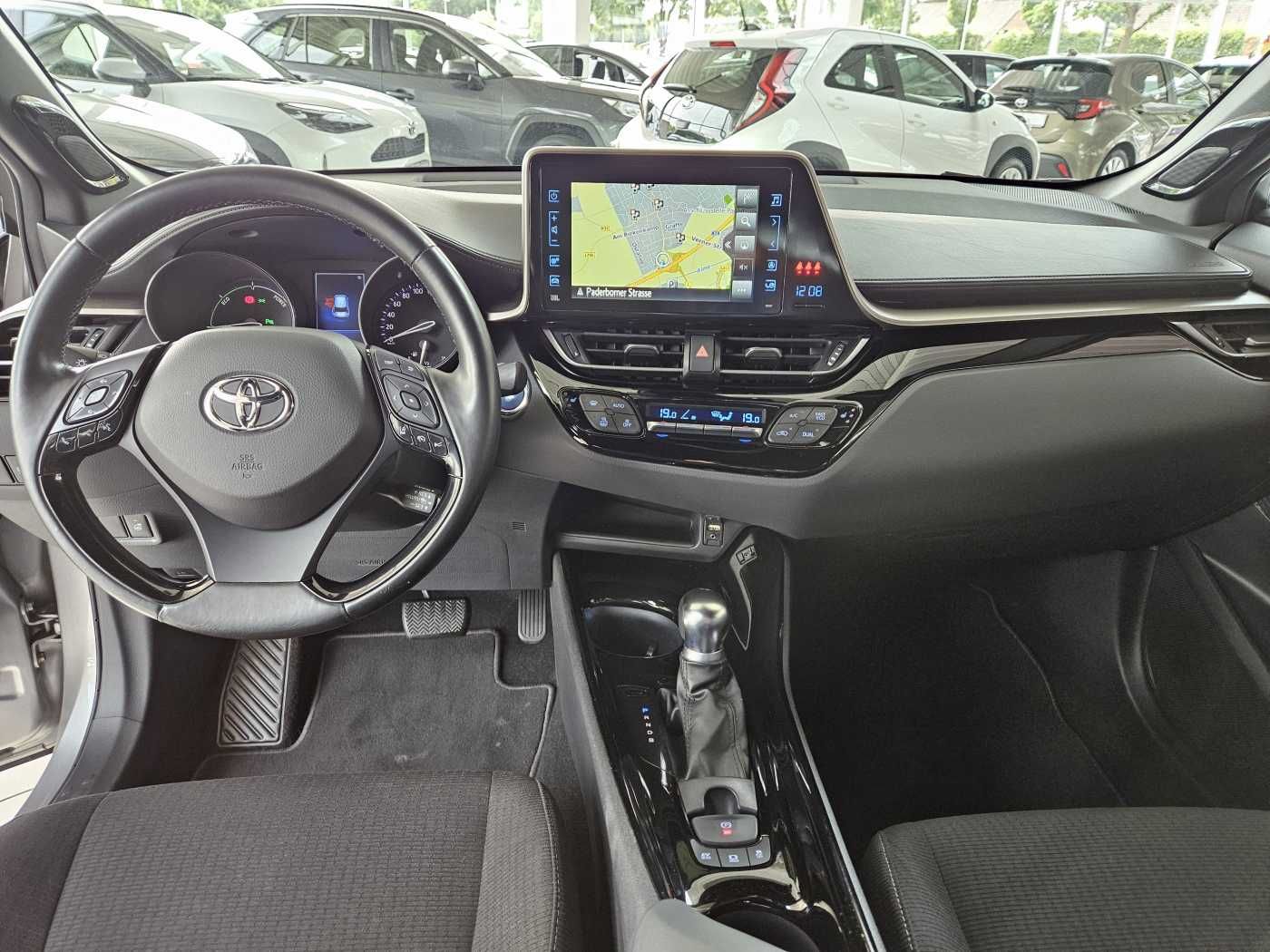 Toyota C-HR Hybrid Style - Samsaru's Car Outlet