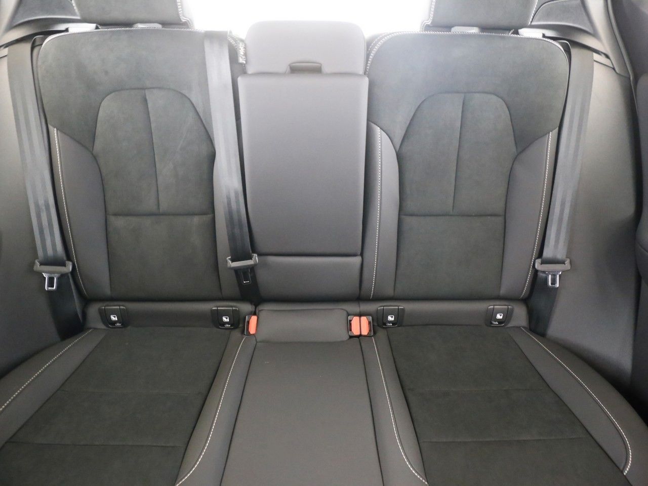 Volvo XC40 B4 Ultra Dark - Samsaru's Car Outlet