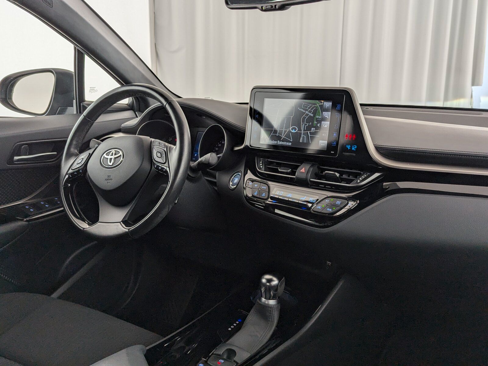 Toyota C-HR 1.8 Hybrid Club - Samsaru's Car Outlet