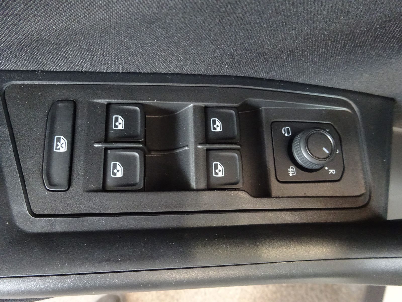 Volkswagen T-Roc 1.5 TSI DSG Life - Samsaru's Car Outlet