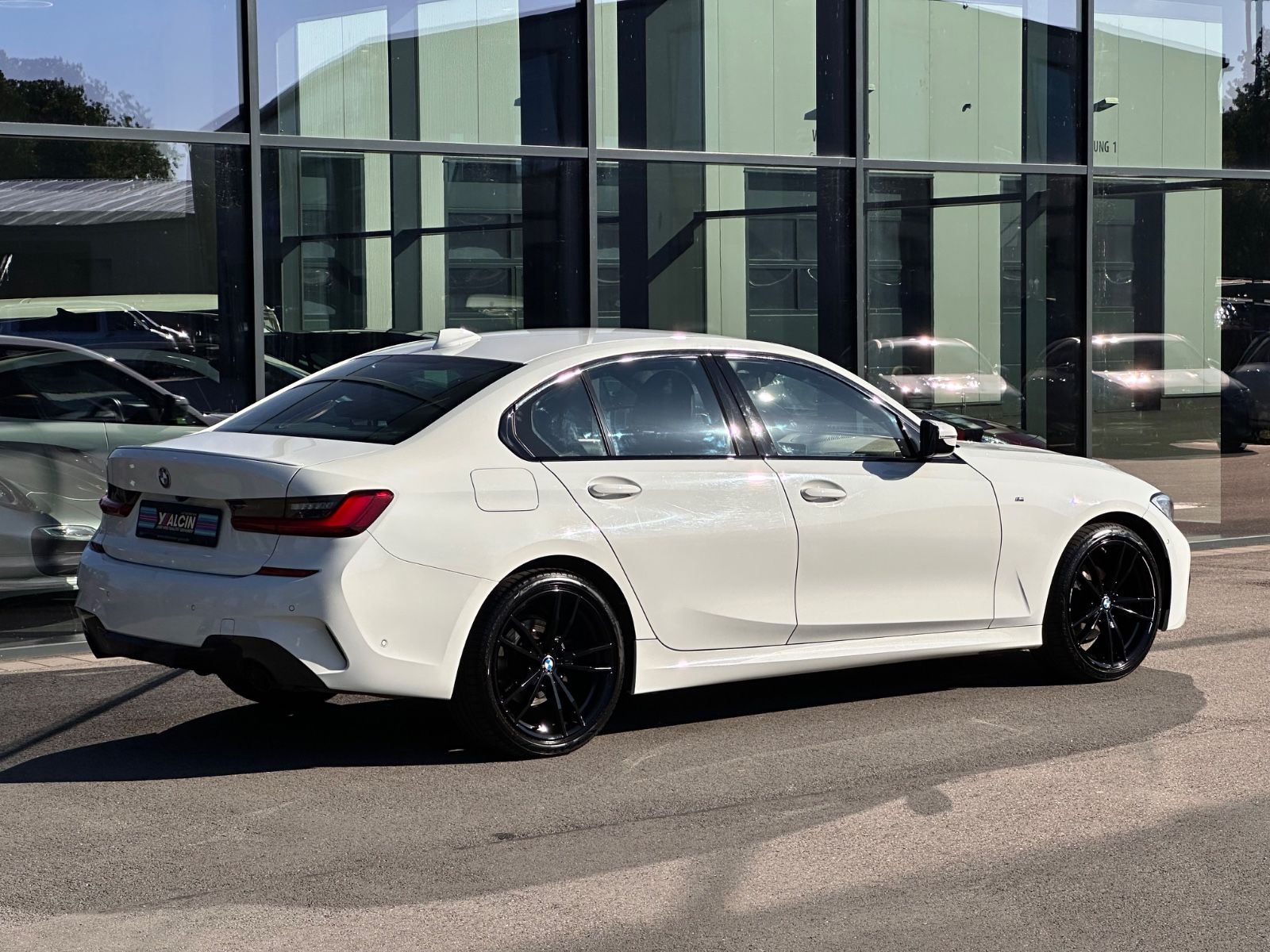 BMW 320d M Sport - Samsaru's Car Outlet