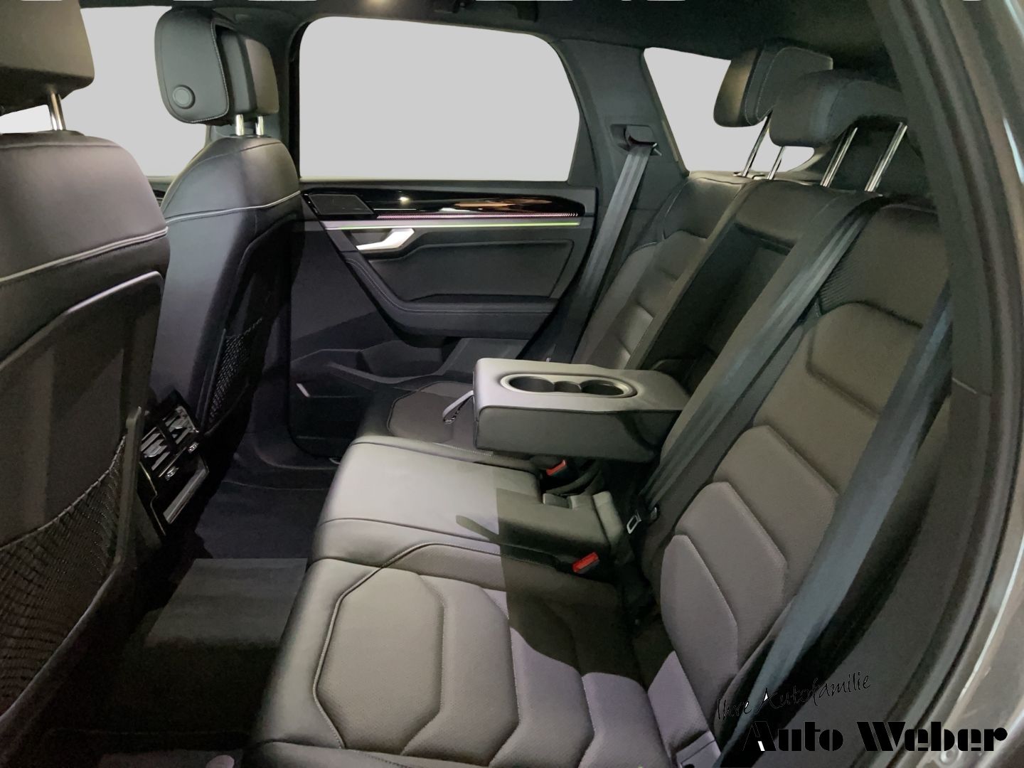 Volkswagen Touareg V6 4Motion R-Line - Samsaru's Car Outlet