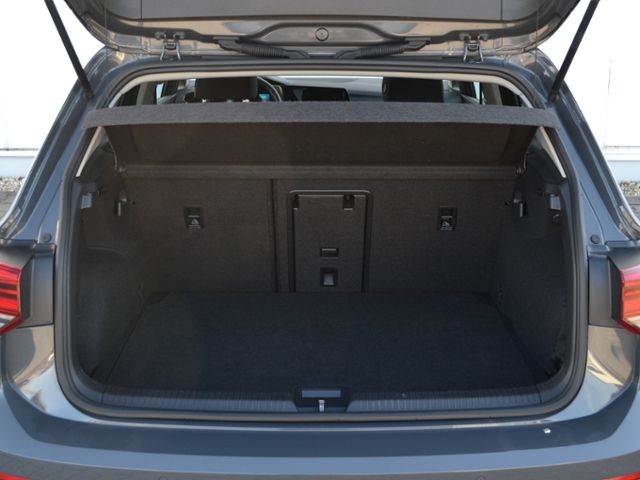 Volkswagen Golf VIII 1.5 TSI Life - Samsaru's Car Outlet