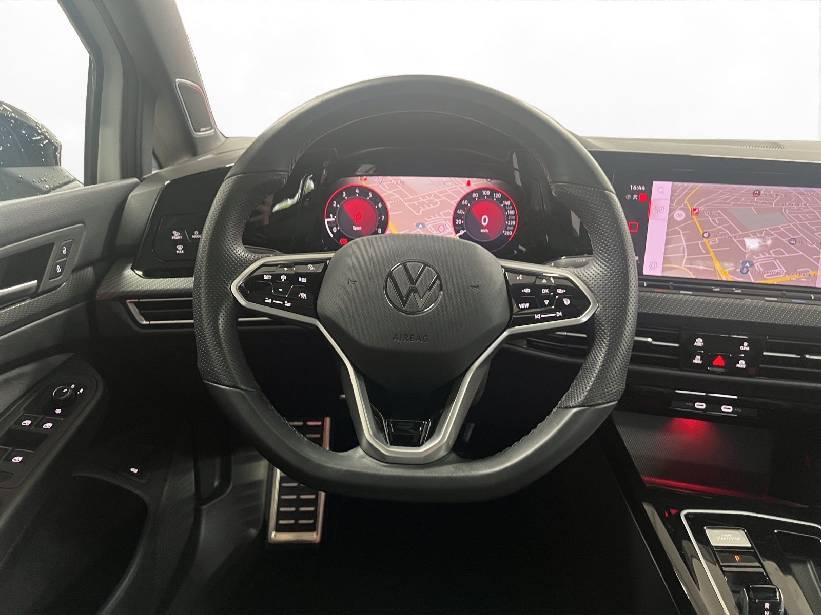 Volkswagen Golf VIII Variant 2.0 TSI 4M R-Line AHK Pano LM