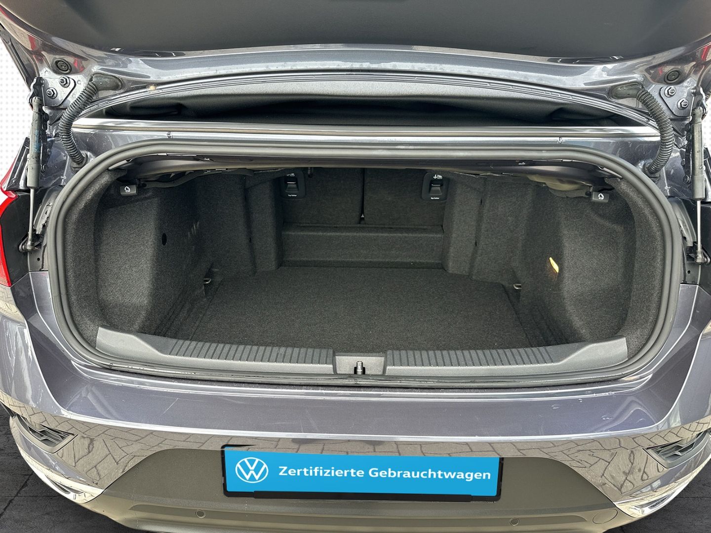 Volkswagen T-Roc Cabriolet Style - Samsaru's Car Outlet