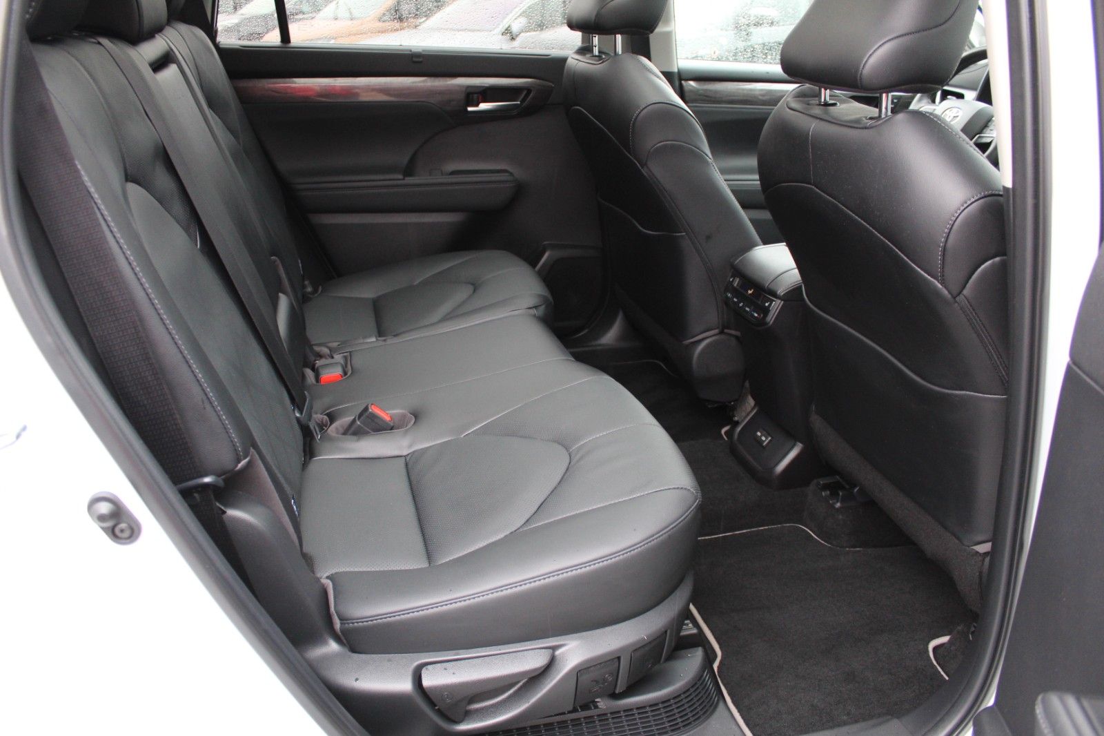 Toyota Highlander Hybrid Luxury*7-Sitzer*PANO*1.Hd.*ACC