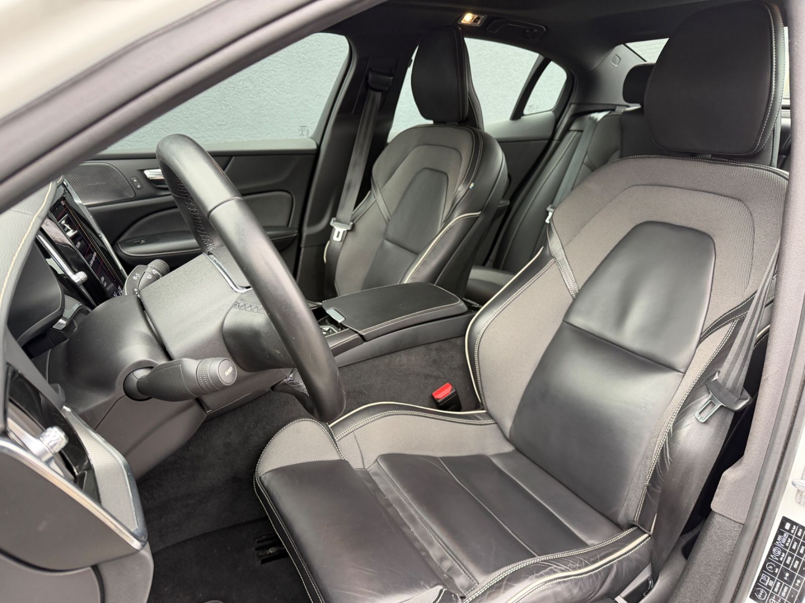 Volvo S60 Lim. R Design Plug-In Hybrid AWD Pano VOLL
