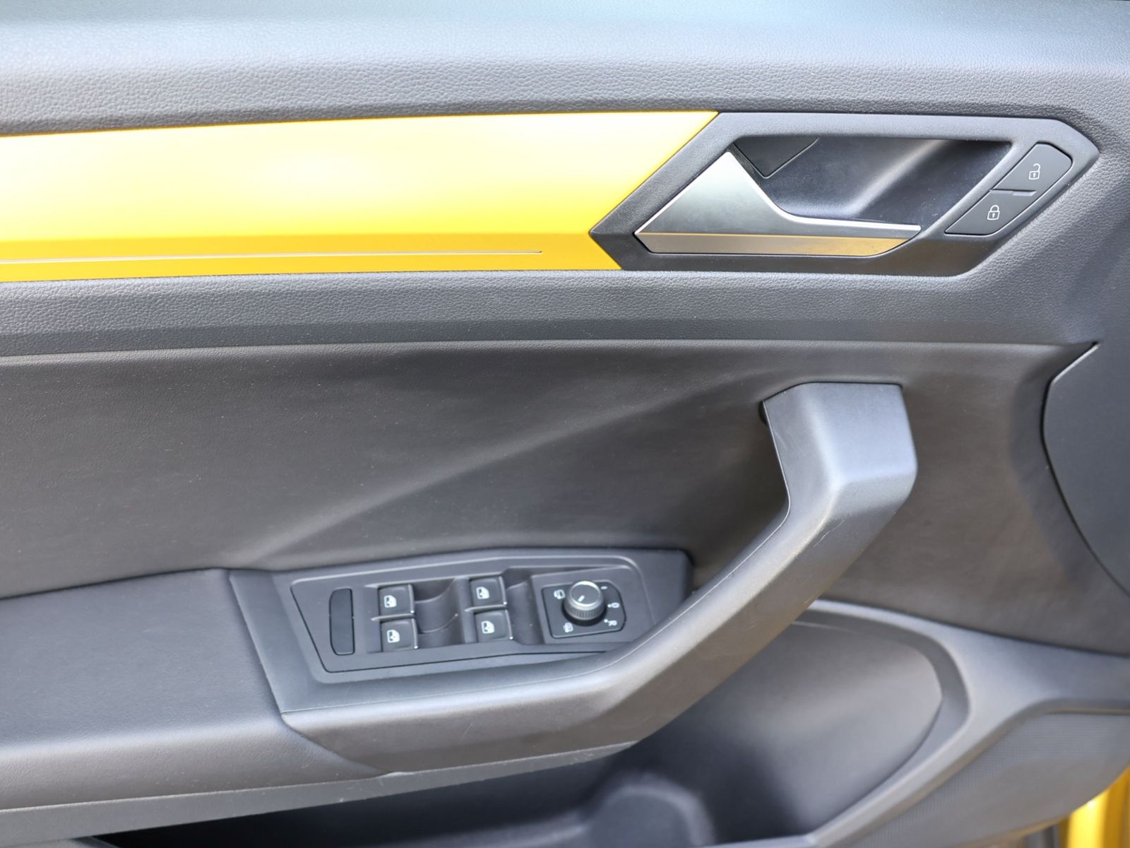 Volkswagen T-Roc Style - Samsaru's Car Outlet