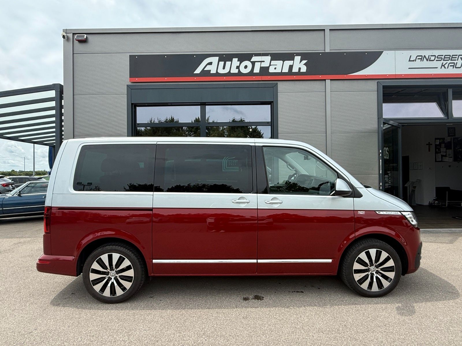 Volkswagen T6.1 MULTIVAN TDI 4MOTION DSG - Samsaru's Car Outlet